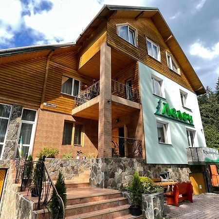 Лелеч Hotell Tatariv Eksteriør bilde