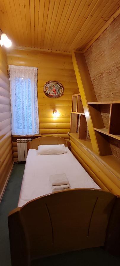 Лелеч Hotell Tatariv Eksteriør bilde