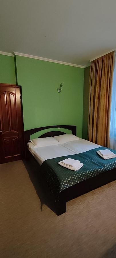 Лелеч Hotell Tatariv Eksteriør bilde