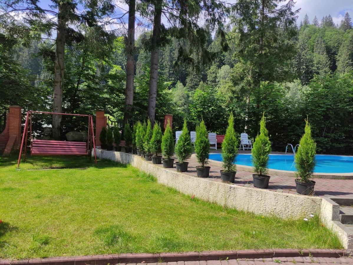 Лелеч Hotell Tatariv Eksteriør bilde