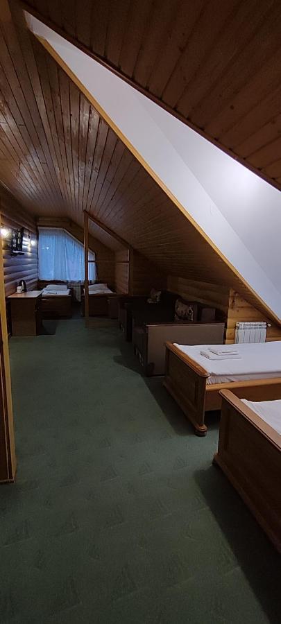 Лелеч Hotell Tatariv Eksteriør bilde