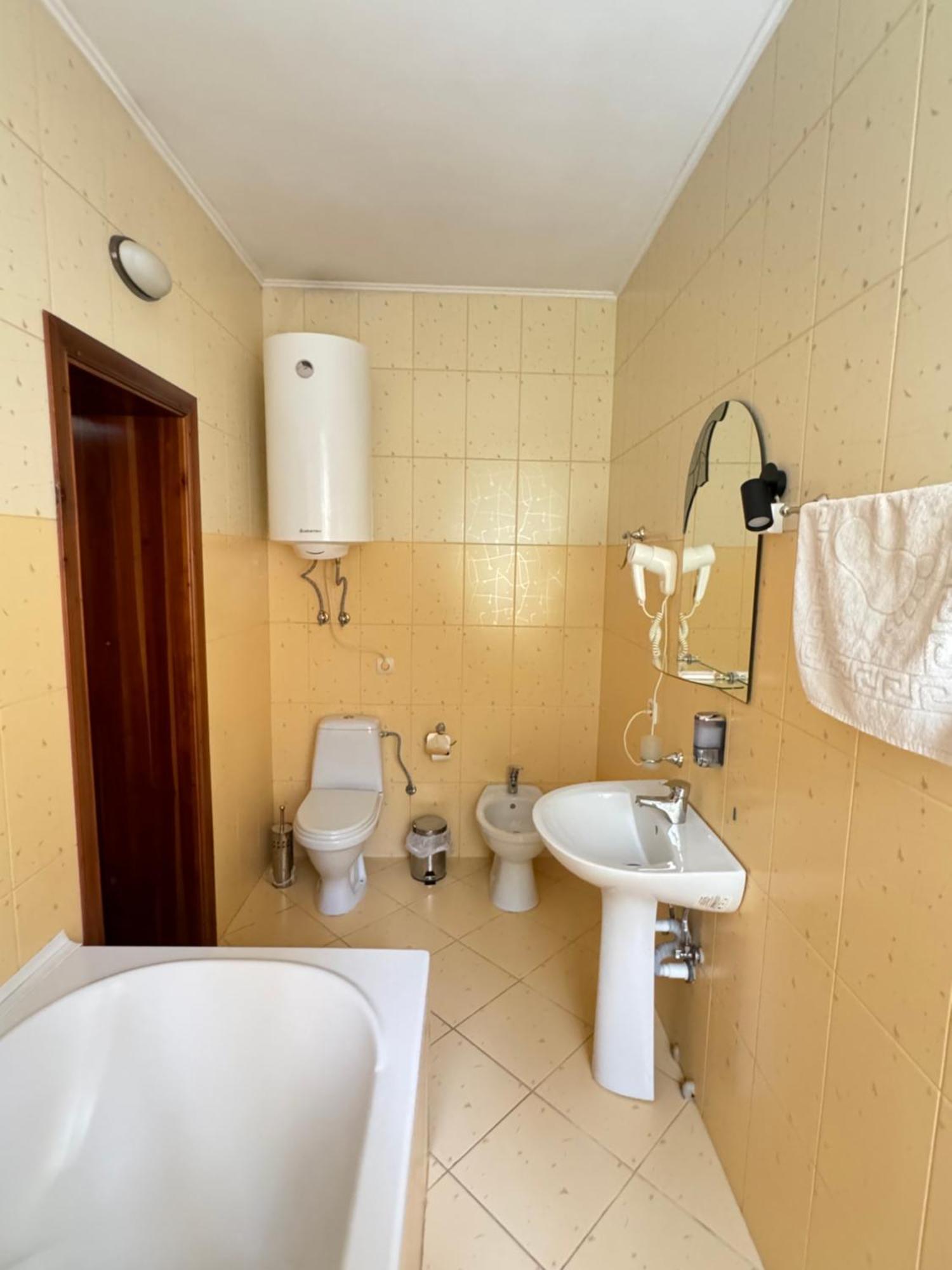 Лелеч Hotell Tatariv Eksteriør bilde
