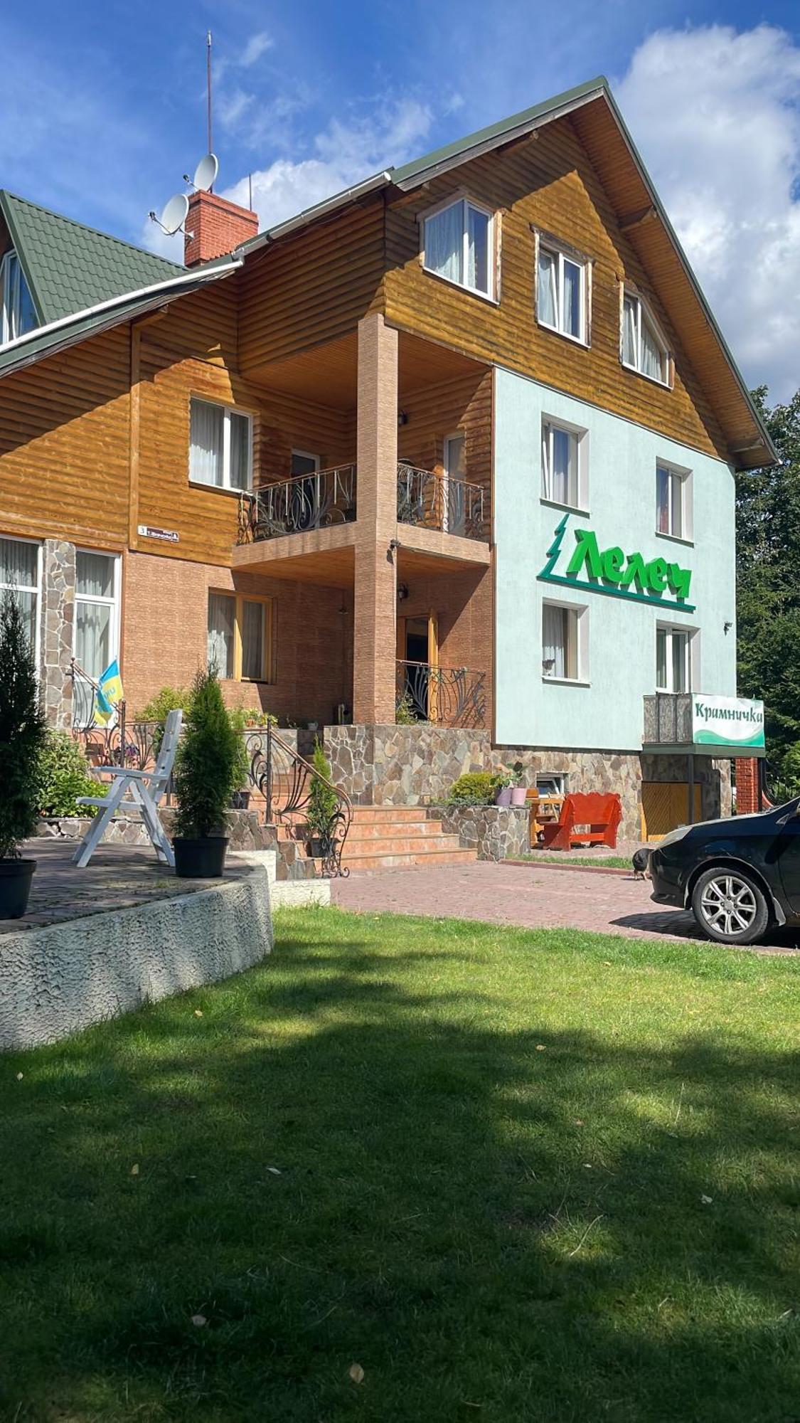 Лелеч Hotell Tatariv Eksteriør bilde