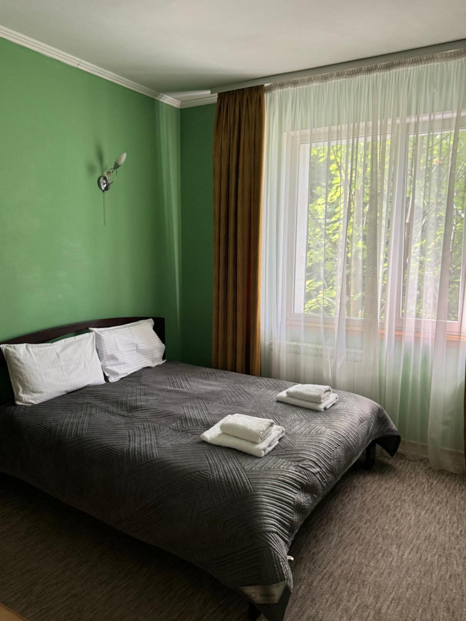 Лелеч Hotell Tatariv Eksteriør bilde
