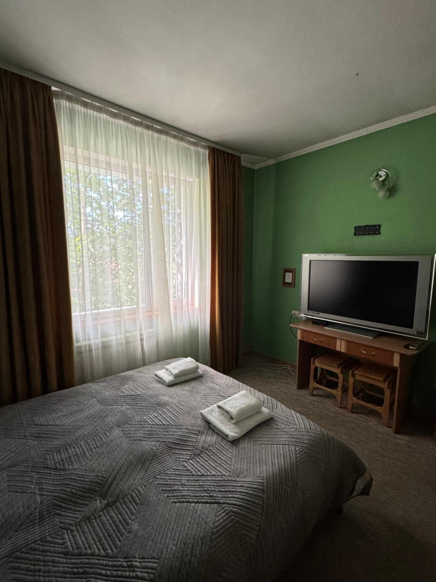 Лелеч Hotell Tatariv Eksteriør bilde