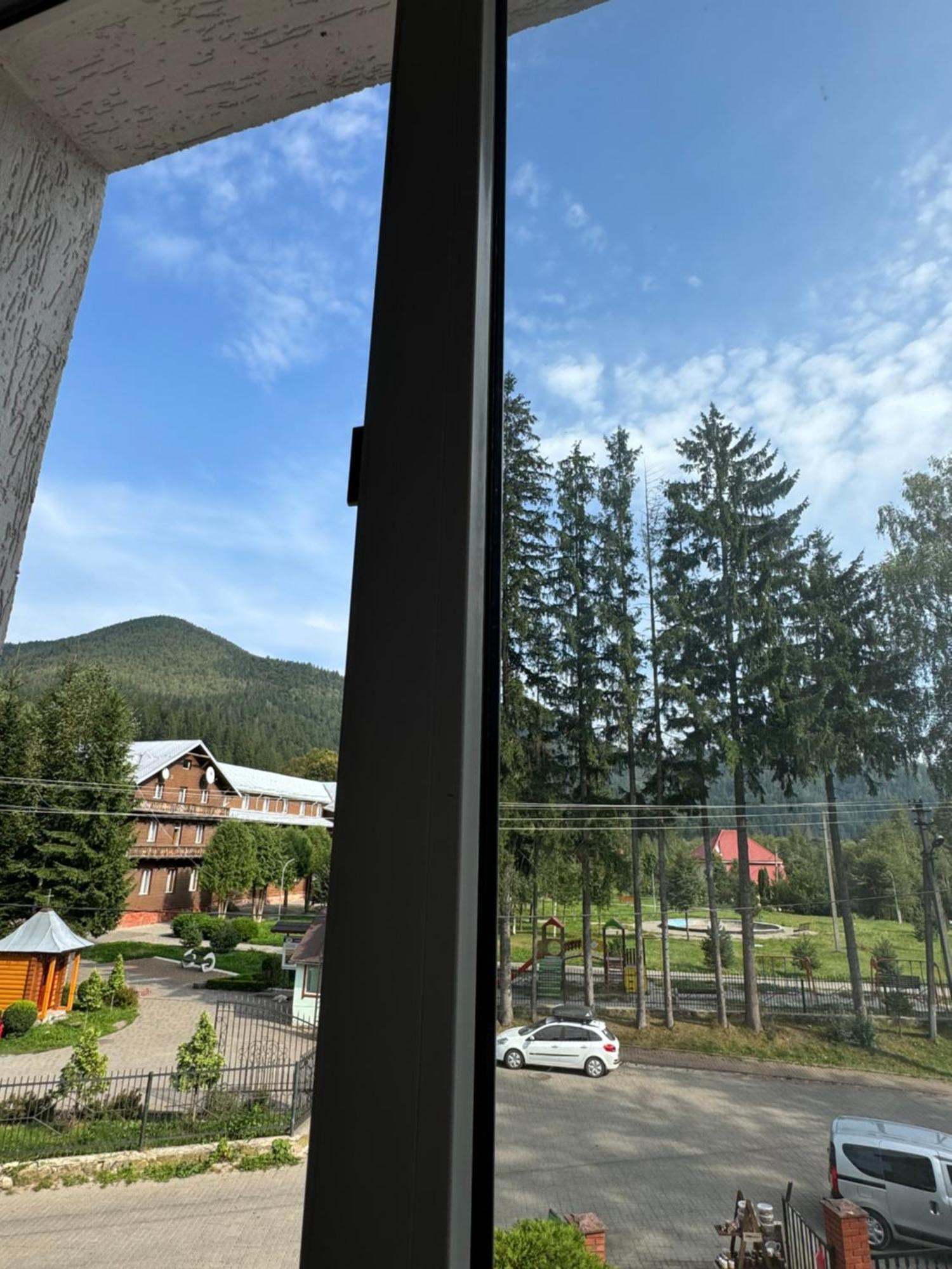 Лелеч Hotell Tatariv Eksteriør bilde