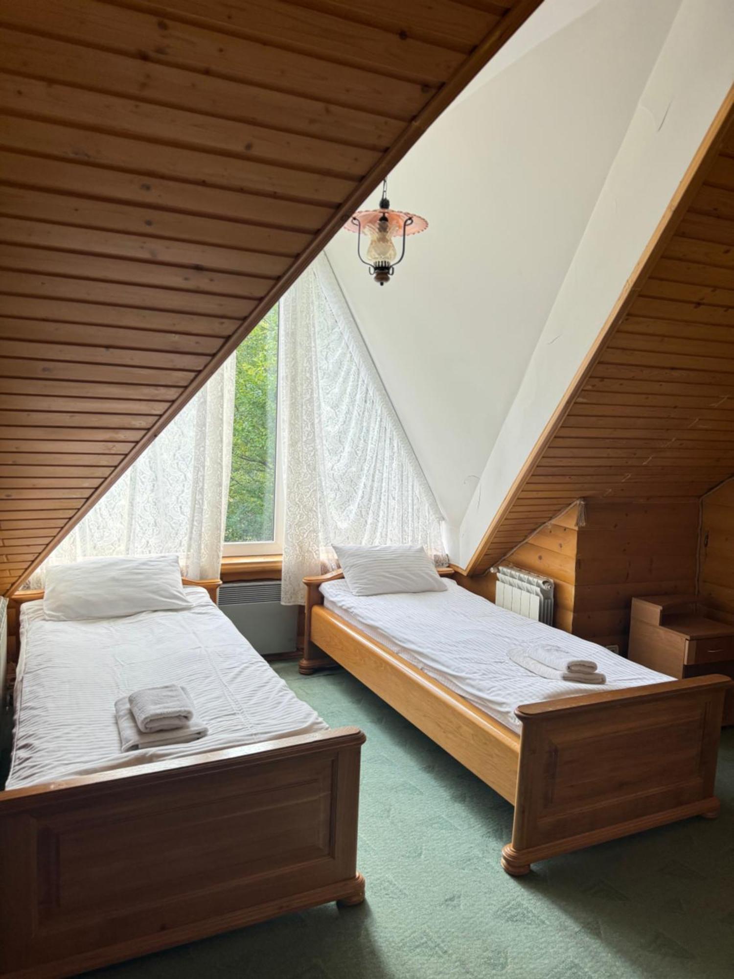 Лелеч Hotell Tatariv Eksteriør bilde