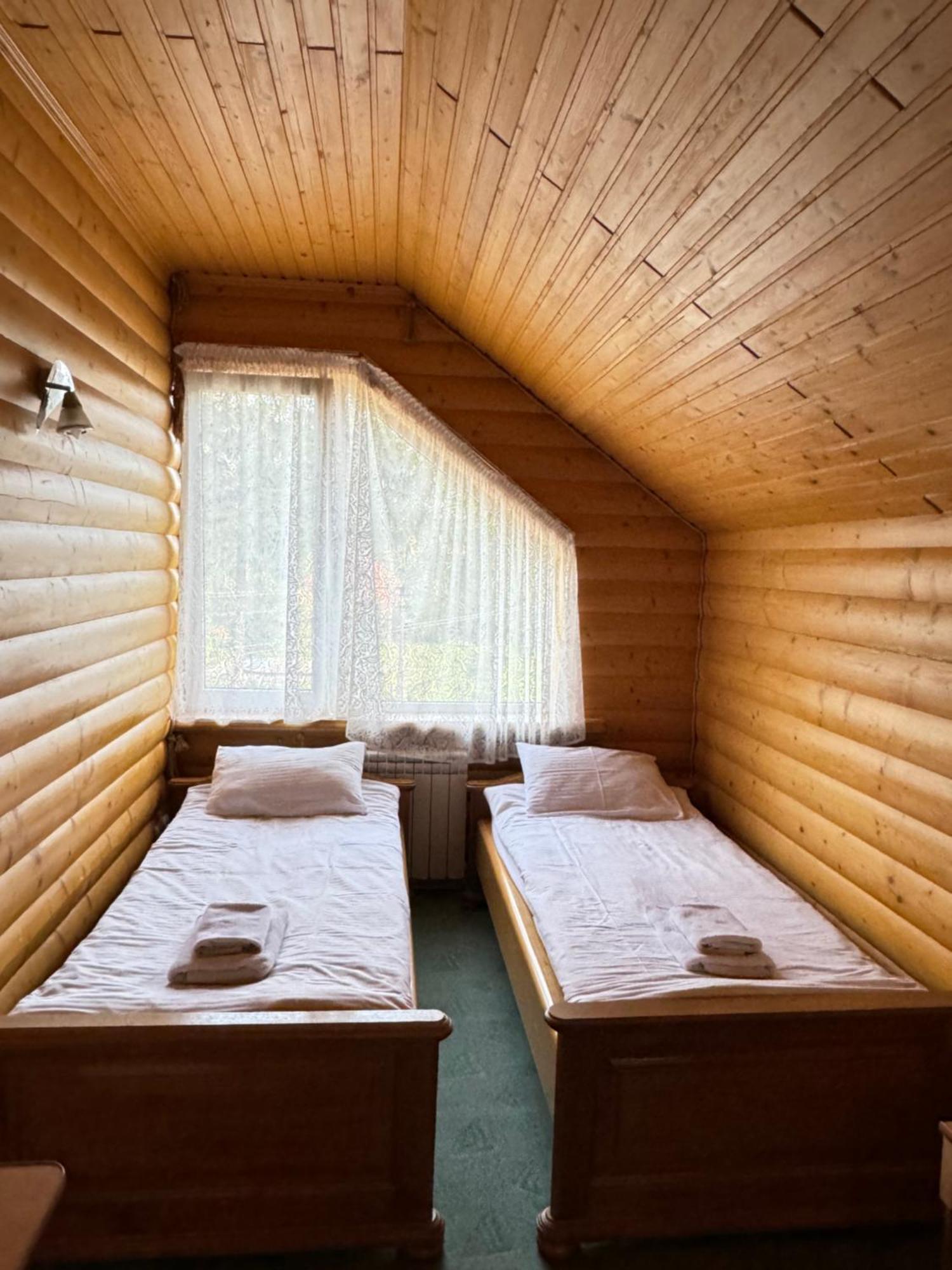 Лелеч Hotell Tatariv Eksteriør bilde