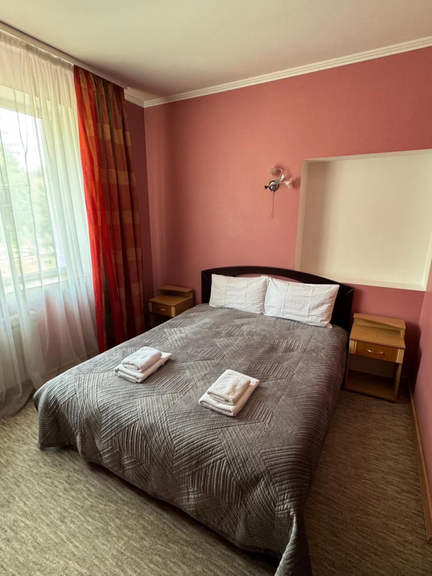 Лелеч Hotell Tatariv Eksteriør bilde