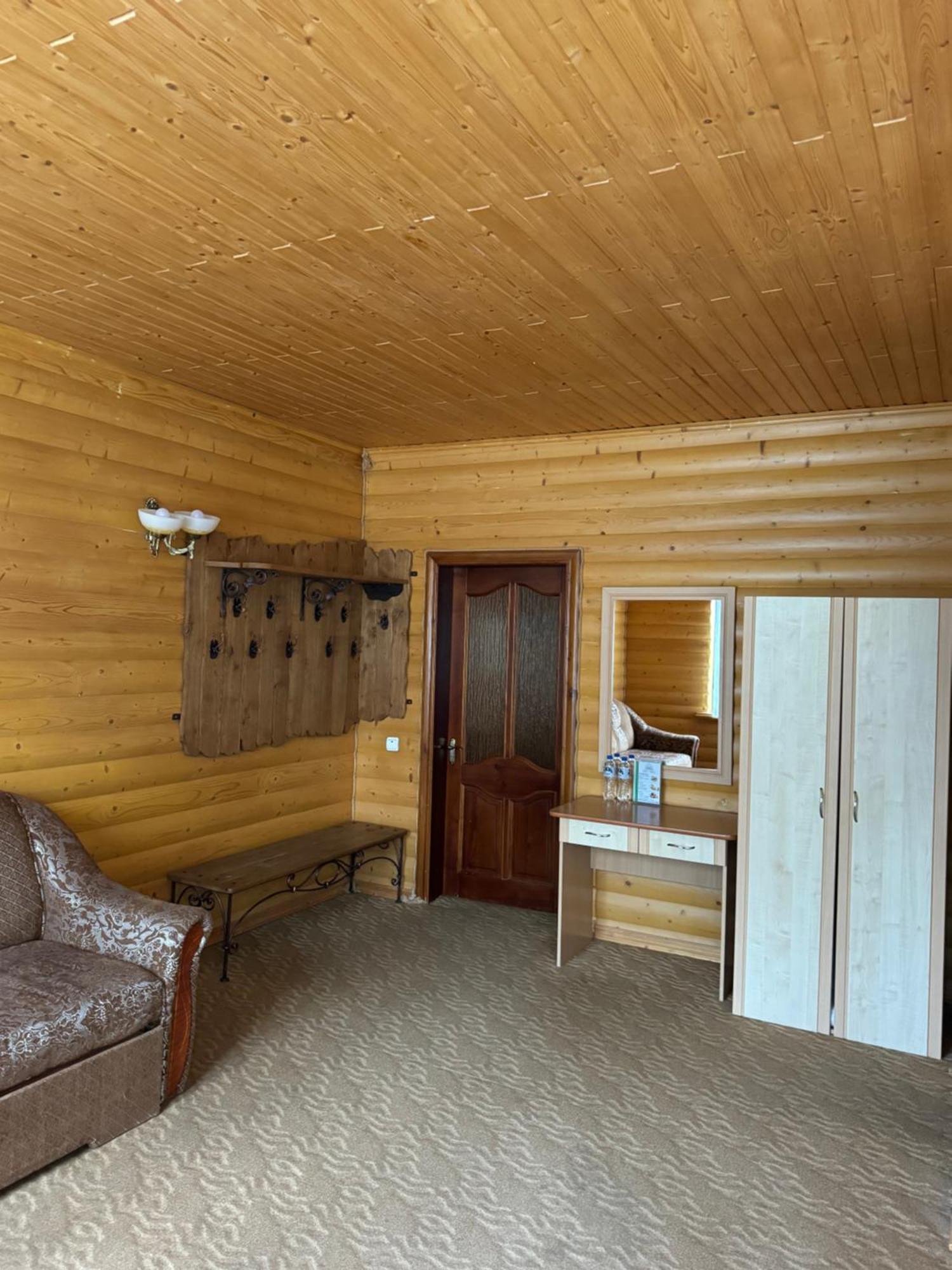 Лелеч Hotell Tatariv Eksteriør bilde