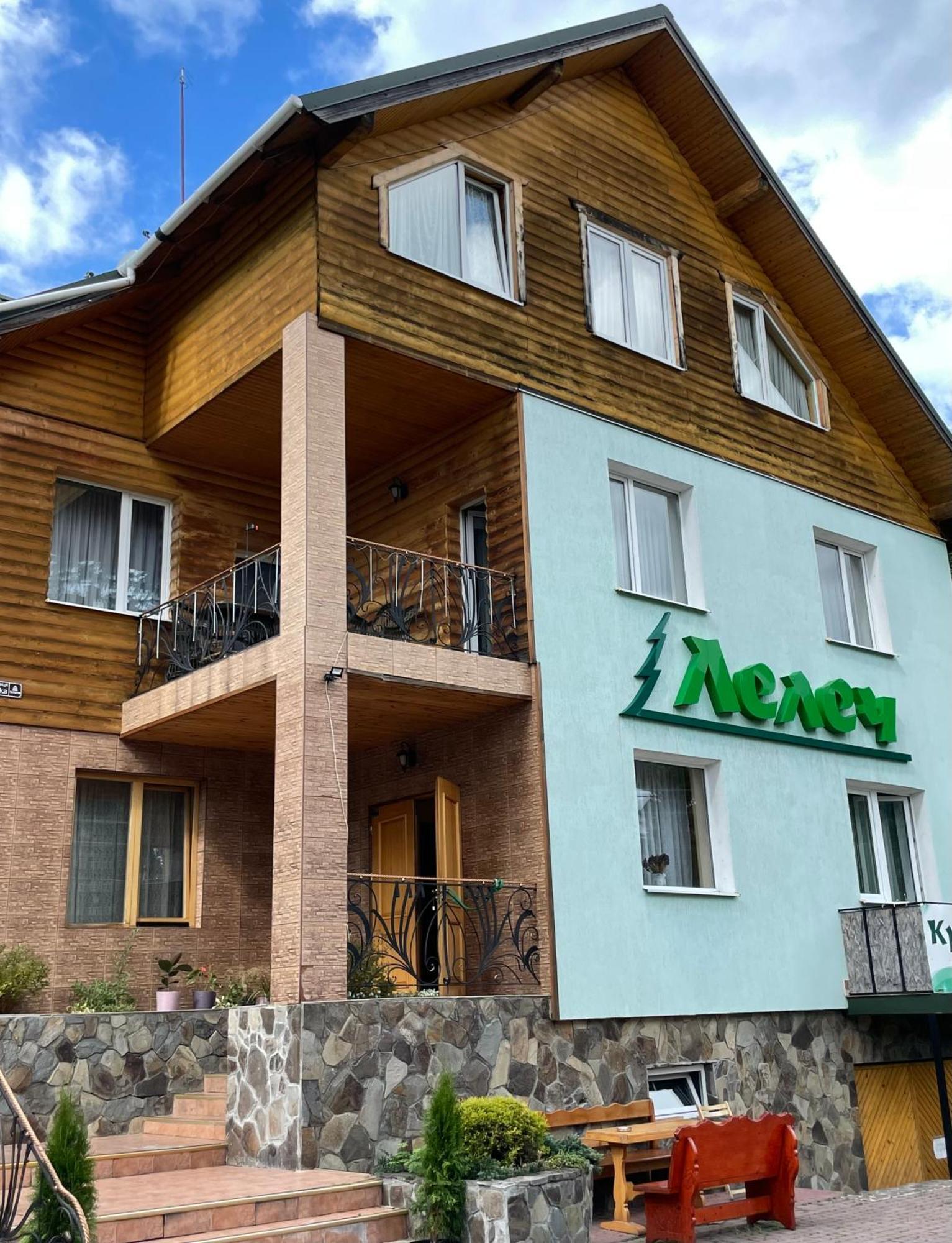 Лелеч Hotell Tatariv Eksteriør bilde
