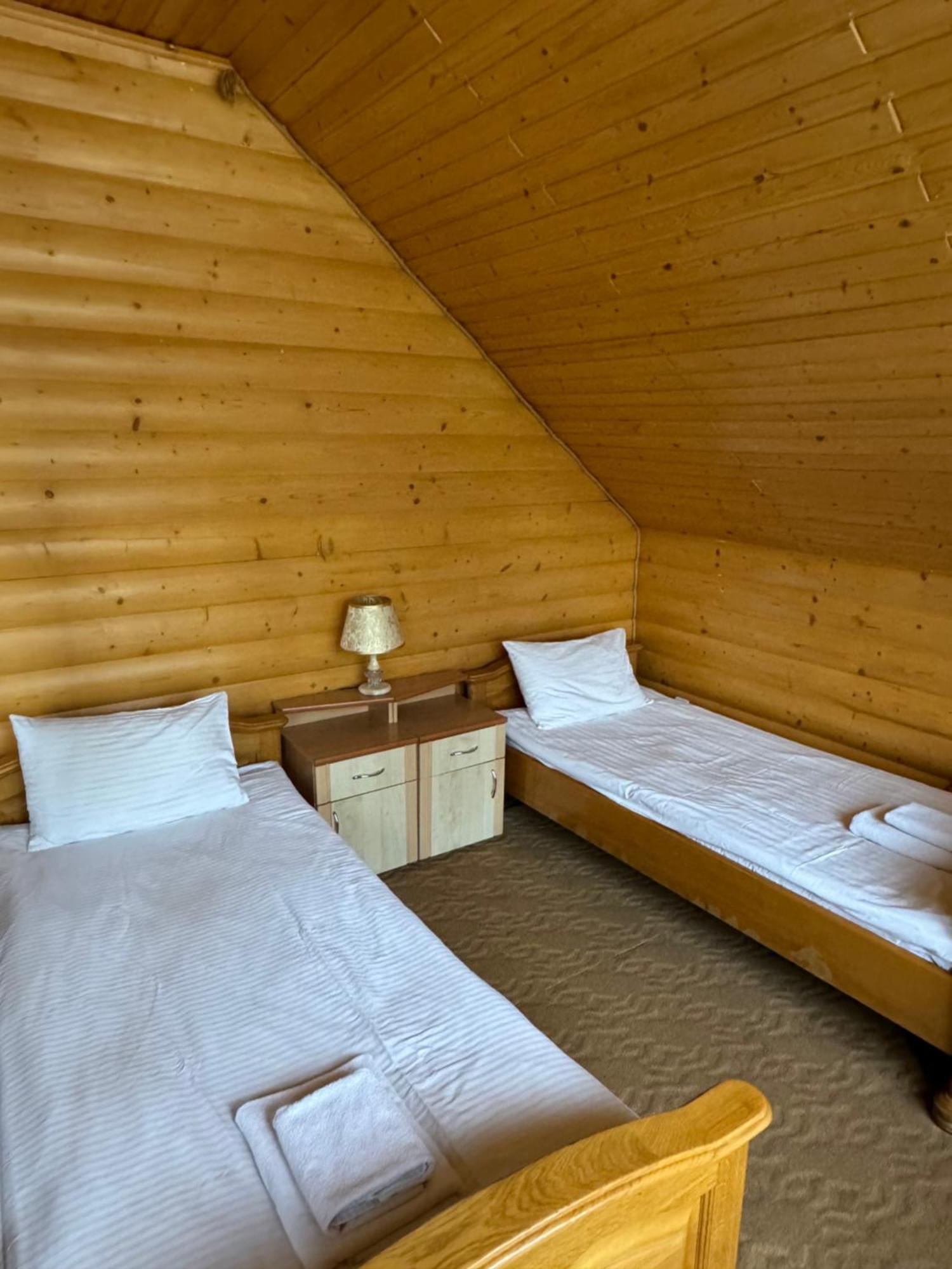Лелеч Hotell Tatariv Eksteriør bilde